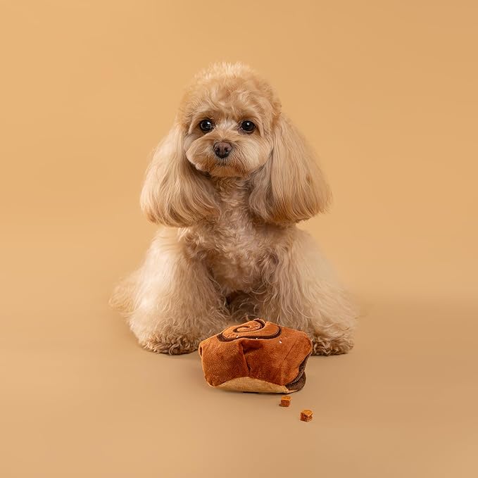 CHEWFFON Interactive Dog Enrichment Snuffle Toy, Squeaky Dog Toys, Cute Soft Puppy Gifts, Crinkle Treat Puzzle Toys for Brain Stimulation, Cinnamon Roll Toy for Small and Medium Size Dogs