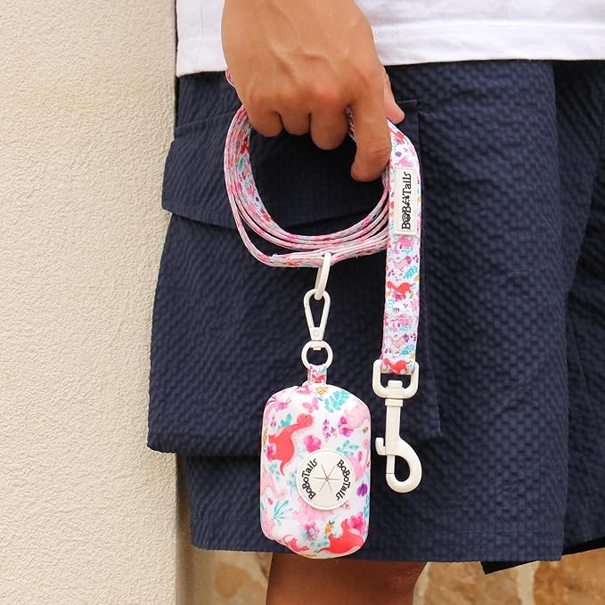 5 FT Stylish Dog Leash, Soft Dog Leashes with Comfortable Padded Handle, Metal Carabiner Clip, Strong No Pull Pet Leash for Small Medium Dogs for Walking, Shopping and Running
