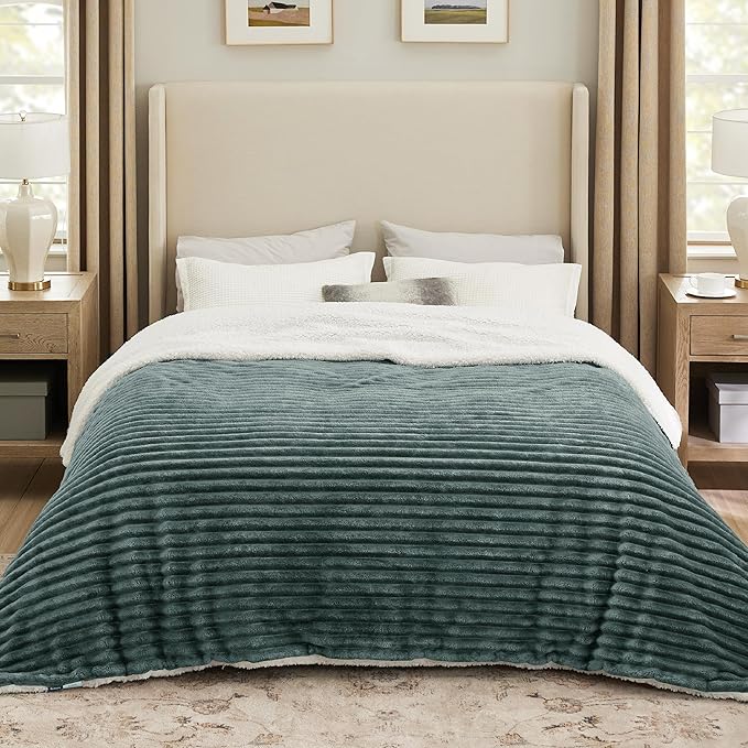 Bedsure Sherpa Blanket King Size for Bed - Super Soft, Cozy Fleece Thick Warm Blanket for Winter, GentleSoft Home Room Decor, Dark Green, 108x90 Inches