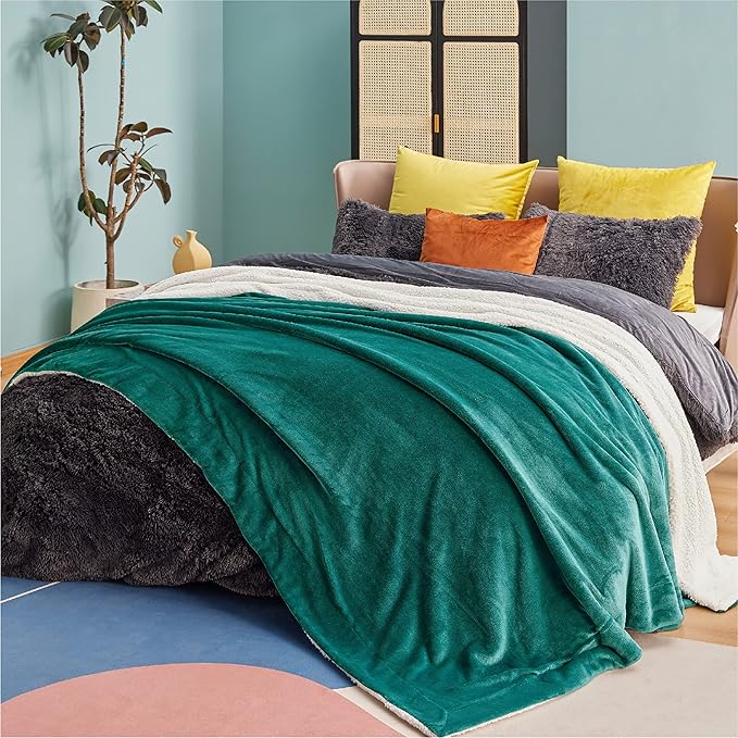 Bedsure GentleSoft Sherpa Fleece Blanket Queen Size for Bed, Non-Heated, Thick and Warm Throw for Women and Men, Soft Fuzzy Plush Queen Blanket for Winter, Forest Green, 90x90 Inches